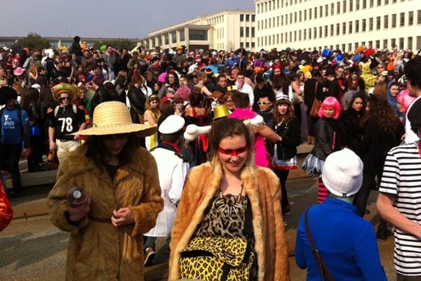 Le soleil est au rendez-vous pour le coup d'envoi du carnaval étudiant