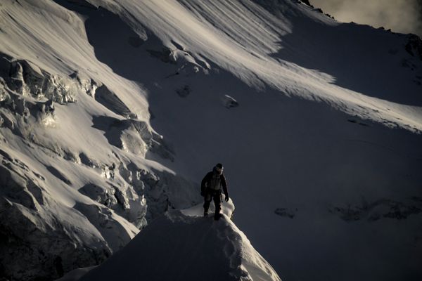 L'alpiniste Charles Dubouloz a accompagné le skipper Jérémie Beyou sur la pointe Lachenal, dans le massif du Mont-Blanc, avant son cinquième Vendée Globe.