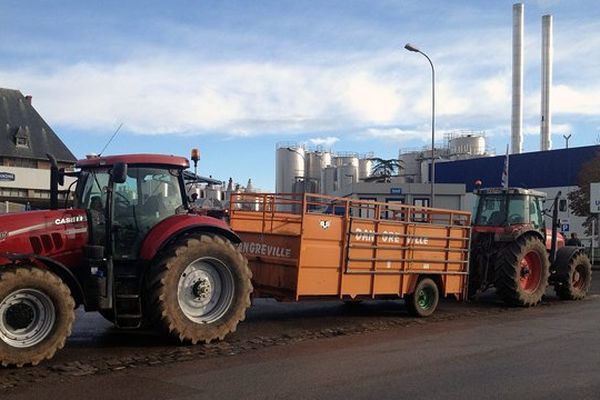 Les agriculteurs ont décidé de bloquer la laiterie Danone de Ferrière-en-Bray.