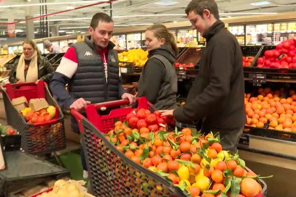 Les agriculteurs creusois ont ciblé les produits d'origine étrangère avec des actions à Aubusson.