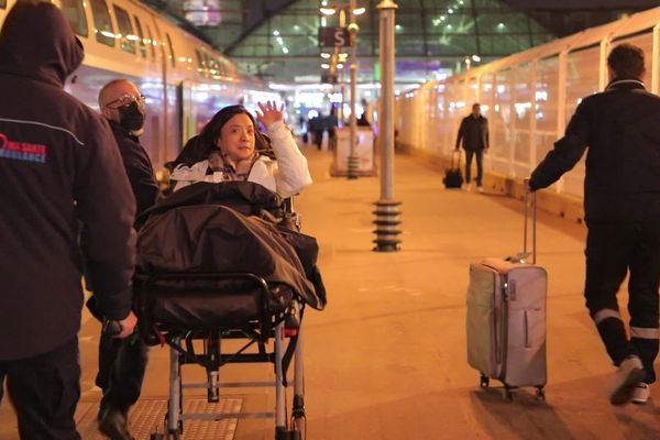 Une compagnie d’assurance affrète des trains chaque vendredi au départ d’Annecy pour ramener les blessés du ski chez eux.