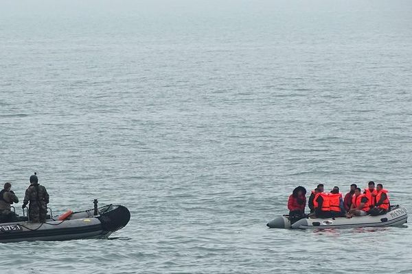 Un nourrisson se trouvait parmi les 10 enfants secourus.