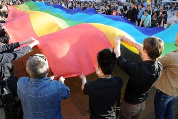 Un immense drapeau a été déployé