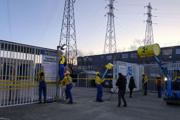 Vendredi matin, 26 activistes de Greenpeace avaient été interceptés au pied des bâtiments administratif du site nucléaire