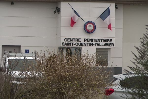 Le centre pénitentiaire de Saint-Quentin-Fallavier doit faire face à des violences quotidiennes, en plus du manque d'effectif.