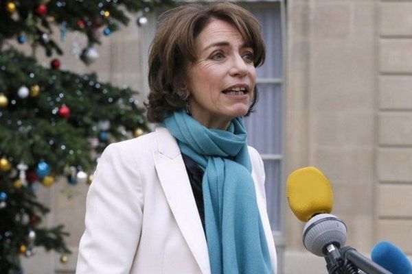 Se réjouissant de "l'issue favorable" des négociations avec les urgentistes, la ministre a estimé qu'elles permettraient  "en tout cas au 1er semestre 2015 d'aboutir à un décompte horaire du travail des médecins" des urgences.
