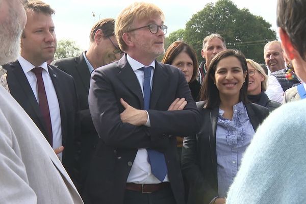 Marc Fesneau, le ministre de l'agriculture, lors d'une visite en Bretagne dans le Morbihan