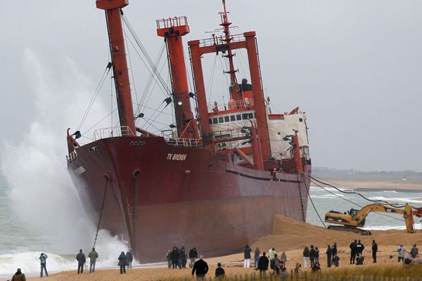 Le TK Bremen s'était échoué sur une plage d'Erdeven (Morbihan) le 16 décembre 2011