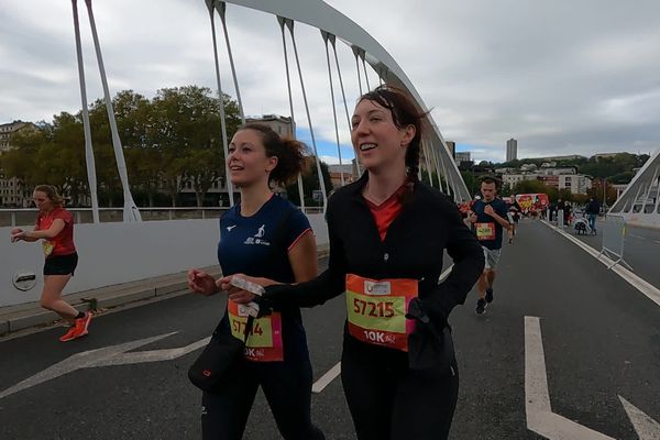 Emmanuelle, malvoyante, a couru le Run In Lyon ce dimanche 6 octobre avec sa guide Chanel.