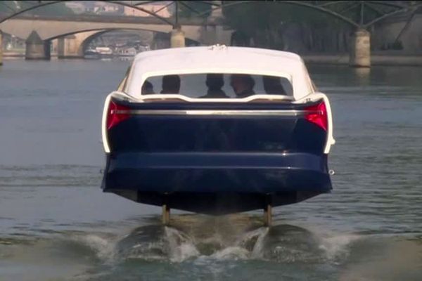 Alain Thébault, qui est né à Dijon, est l’inventeur des Sea Bubbles, des "taxis volants" sur l'eau qui sont testés à Paris