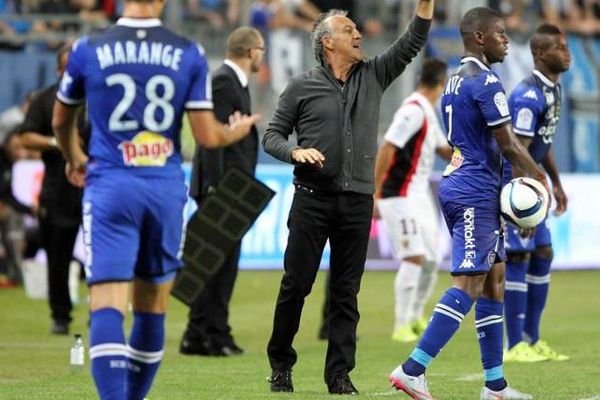 L'entraîneur Ghislain Printant pendant le match samedi soir... 