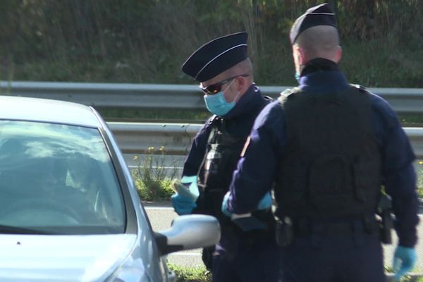 Après un week-end de la Toussaint sous le signe de la tolérance, la Police verbalise davantage les irrégularités d'attestations. 