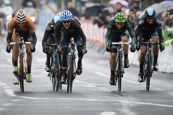 La ville de Châtel-Guyon, dans le Puy-de-Dôme, avait déjà accueilli un départ du Paris-Nice en 2013. Le 6 mars 2018, la cité thermale pourrait cette fois-ci devenir ville d’arrivée. L’étape Bourges-Châtel-Guyon semble en bonne voie. Illustration : arrivée de l'étape Châtel-Guyon-Brioude, le 6 mars 2013.