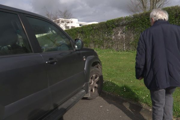 Un matin, Jean-Louis a constaté que deux pneus avaient été dégonflés par des militants écologistes