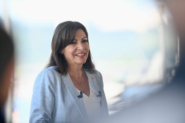 La candidate socialiste à l'élection présidentielle Anne Hidalgo se déplace à Trois-Rivières dans la Somme pour parler ruralité et santé avec les habitants de la commune.