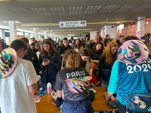 Il y avait foule ce samedi 12 octobre à Rennes pour acheter les objets des JO de Paris lors de la braderie organisée au Liberté.