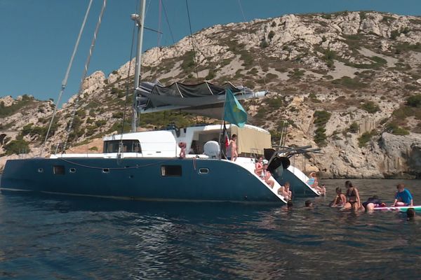 L'association de Marseille, Sourire à la Vie, embarque des enfants en mer pour les aider à oublier leur maladie