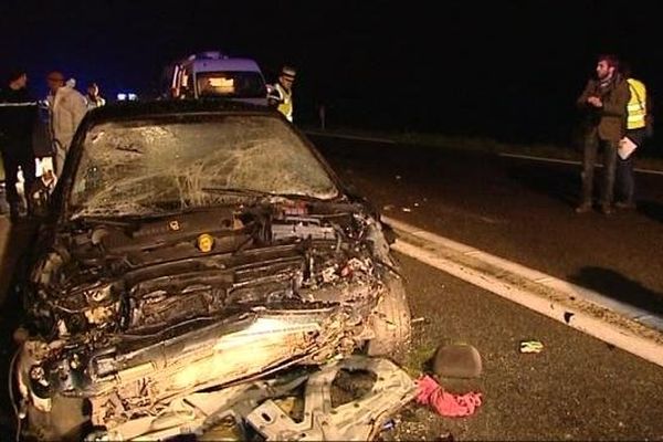 La collision était violente, les véhicules ont été disloqués sous le choc