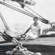 Les femmes et la mer. Virginie Hériot, navigatrice, à l'arrière de son voilier Ailée