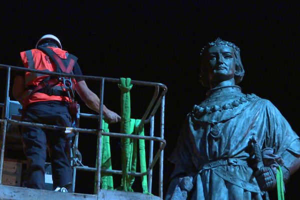 Roi René, déplacement statue, Angers 5 aout 2024