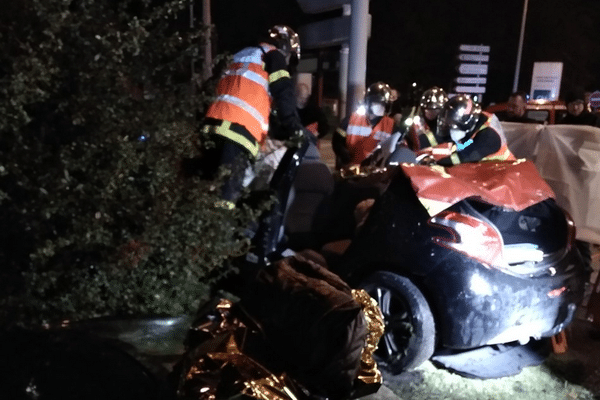 Les pompiers du SDIS 76 ont du procéder à la désincarcération de deux personnes.