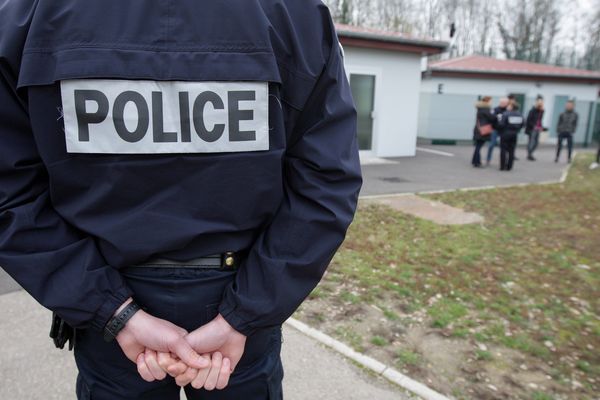 La présence policière est au coeur du débat sur la création d'un local de rétention administrative dans l'agglomération orléanaise. 