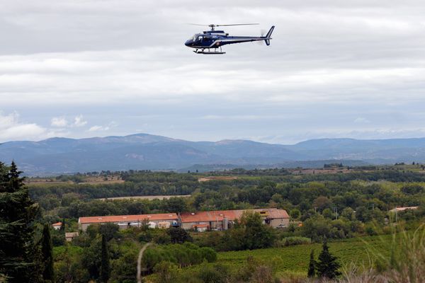 Recherche de personnes disparues en hélicoptère par la gendarmerie de l'Aude. Archive 2012