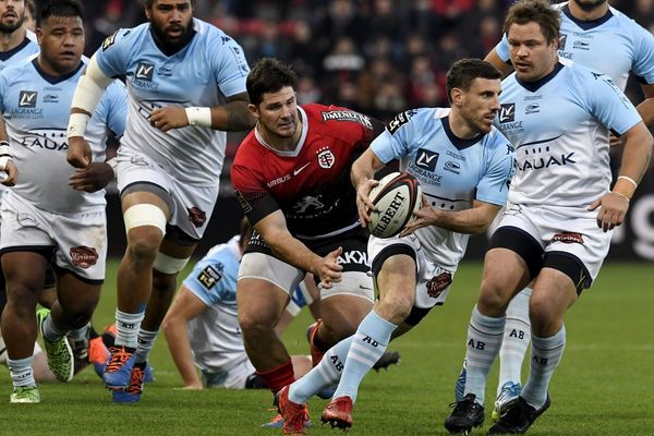 Plusieurs membres de l'équipe de Bayonne, ici en bleu et blanc lors du match qui les opposait à Toulouse il y a tout juste un an, sont positifs
à la Covid-19. 