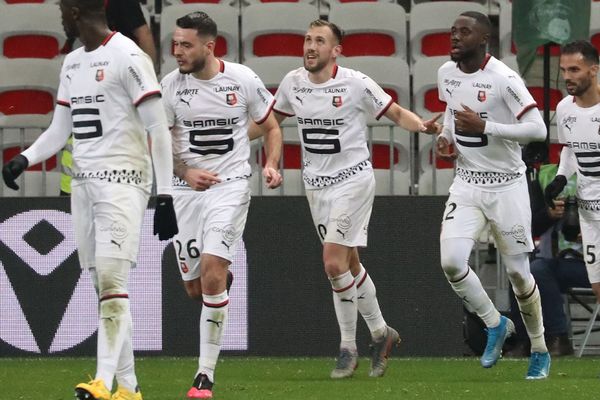 Le milieu de terrain Flavien Tait (au centre) satisfait de son premier but sous le maillot rennais lors du match de Ligue 1 face à Nice - 24/01/2020