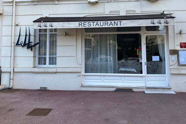 Le restaurant Le 44, à Antibes, n'accueillera pas ses clients avant vendredi 5 juin.