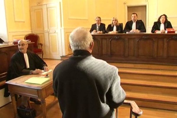 Le chasseur de 75 ans a été condamné à 20 mois de prison dont 15 avec sursis