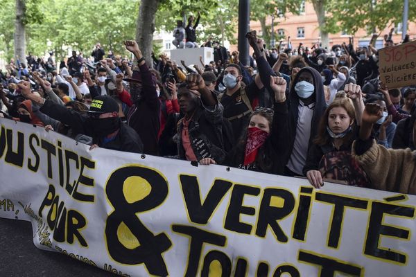 Après deux heures de rassemblement et de prises de parole les manifestants ont défilé jusqu'au palais de justice de Toulouse.