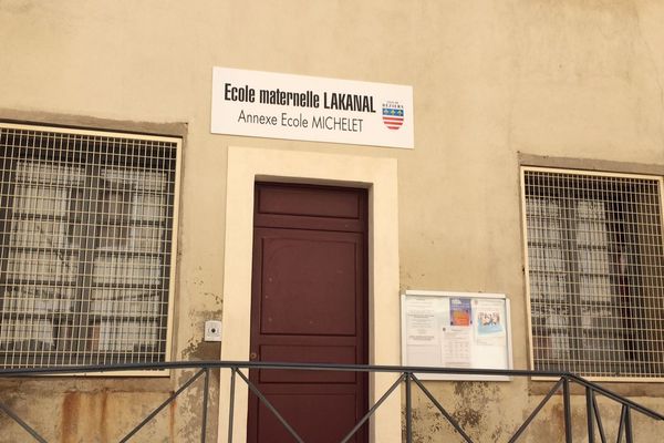 École maternelle Lakanal à Béziers dans l'Hérault.