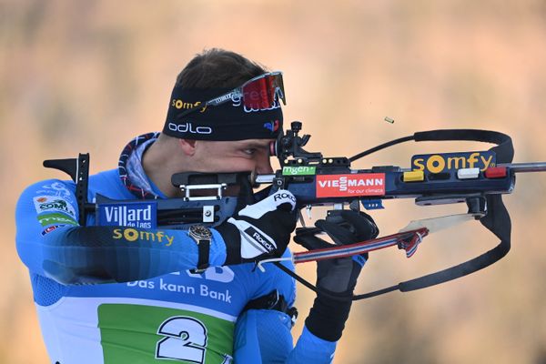 Le Français Emilien Jacquelin le 15 janvier 2022 au relais de Ruhpolding (Allemagne), comptant pour la Coupe du monde de biathlon.