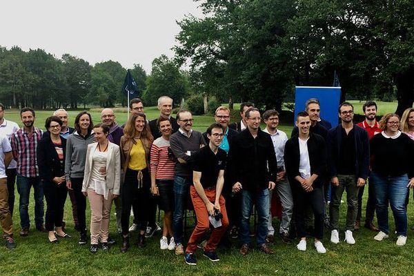 Photo de groupe à l'issue du concours de pichs de la Startup Golf Cup de Nantes 2018