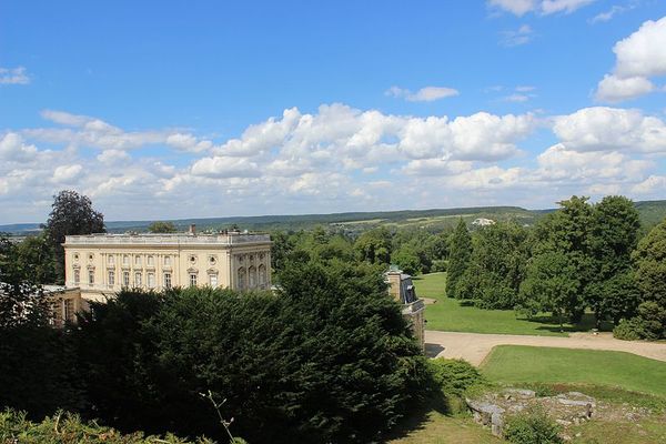 Dans l'Eure, non loin de Vernon, la perspective du château et du parc de Bizy, pour espérer de belles éclaircies matinales en ce DIMANCHE.