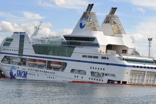 Le Napoléon Bonaparte dans le port de Marseille en octobre 2012