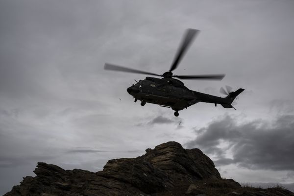 Les recherches ont nécessité l’engagement d’un hélicoptère Super Puma de l’armée suisse. (Illustration)