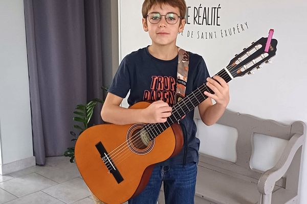 À 9 ans, Louis a écrit une chanson sur le harcèlement