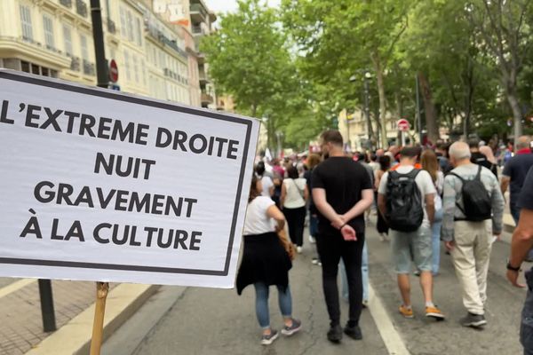 Plusieurs centaines de personnes du monde de la culture ont manifesté jeudi à Marseille à l'appel de la CGT.