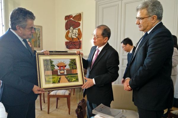 Ngoc Son Nguyen, ambassadeur du Vietnam, en visite à Poitiers le 26 octobre 2017