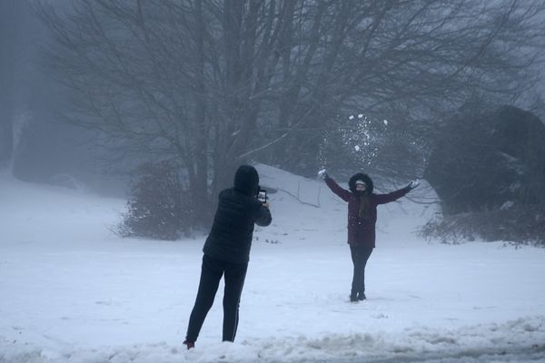 Illustration de personnes aimant le froid et la neige