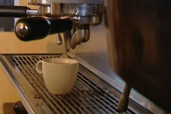 Tasse à café dans un bistrot