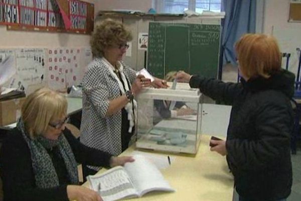 Un bureau de vote à Marseille ce matin à l'ouverture