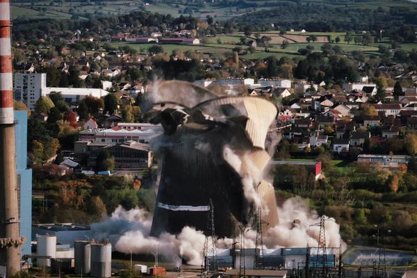 Le 8 novembre 2023 la tour réfrigérante de la centrale au charbon Lucy 3 était dynamitée, le début d'une déconstruction qui s'achèvera fin 2024