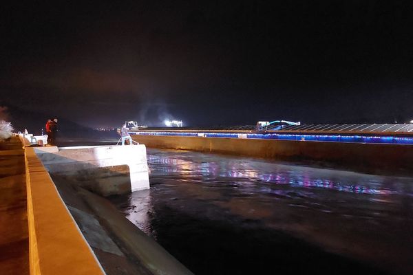 Une péniche en difficulté sur le Rhône : le convoi a été amarré sans dégât au port du Pouzin dans la nuit de mardi à mercredi.