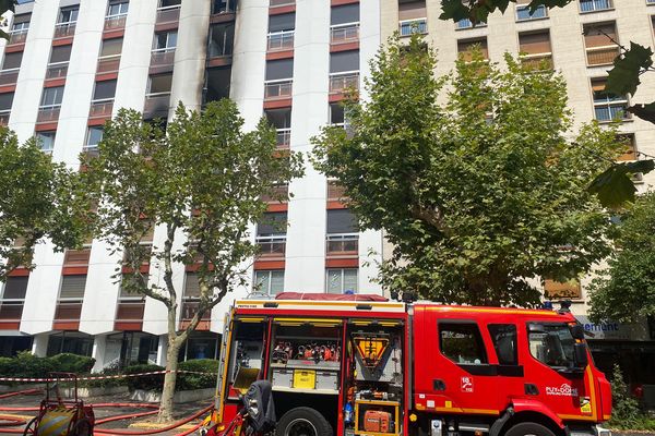 Un incendie s'est déclaré ce mardi 20 août vers 11 heures dans un appartement du centre-ville de Clermont-Ferrand.