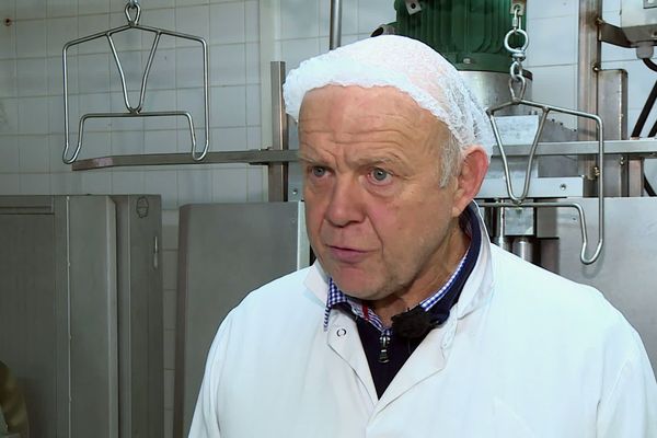 François Héraut, Directeur de l'atelier technologique du Lycée Agricole de Périgueux affirme que son établissement est désormais entièrement aux normes exigées en matière de production de foie gras.