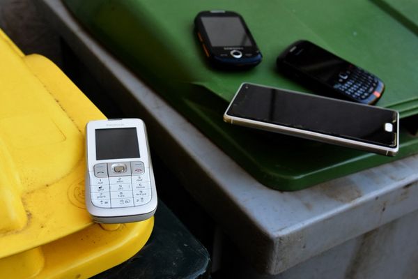Difficile de donner son vieux téléphone même s'il est obsolète ! Pourtant, il peut être recyclé !