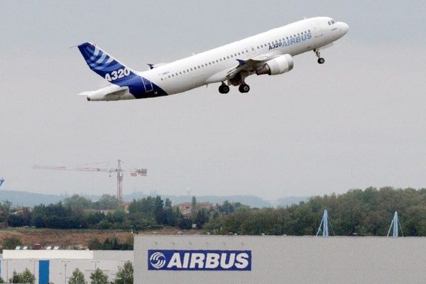 Expérience menée par Airbus pour économiser le kérozène : optimiser la trajectoire d'un A320 avec une descente en continu et non en palliers